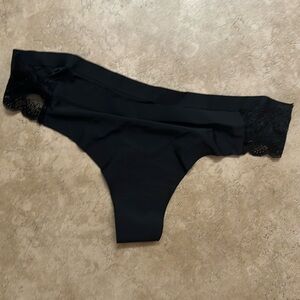 Lace side seamless thong